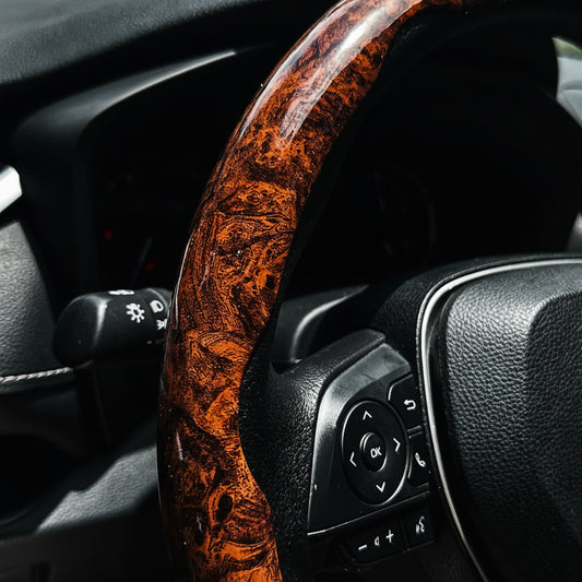 IcarYou GripLux™ Cubrevolante de Microfibra Símil Cuero Premium para Auto — Set 3 Piezas Estilo Madera (Universal)